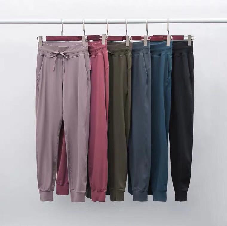 L19069 spandex yoga leggings push up yoga pants sport women fitness tights with pocket femme high waist leggins yoga dropshipping, Color as picture
L19069 spandex yoga leggings push up yoga pants sport women fitness tights with pocket femme high waist leggins yoga dropshipping, Color as picture