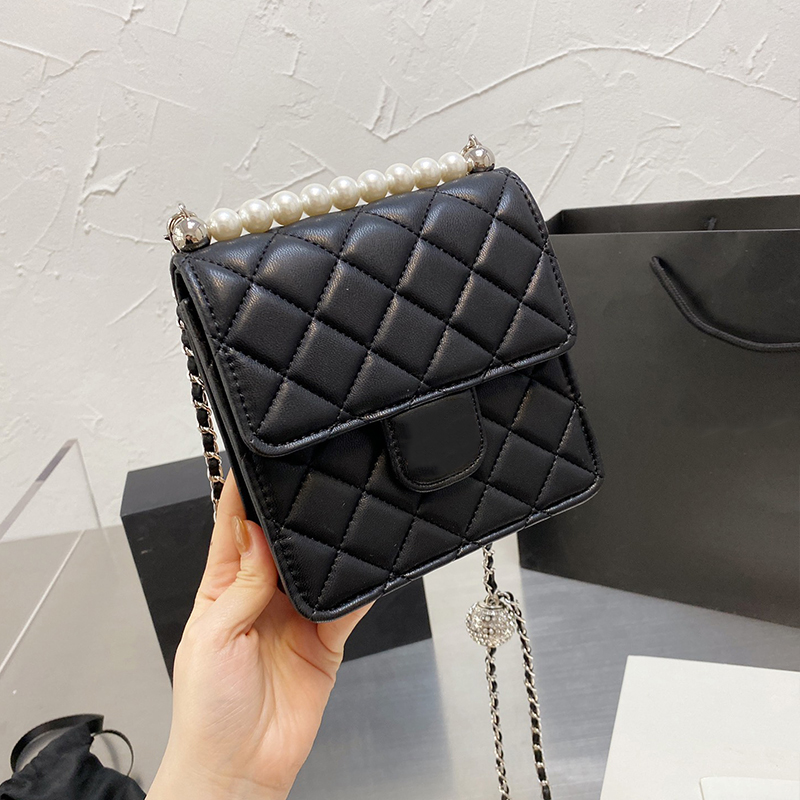 leather imitation women hang bags wholesale classic brand luxury designs tofu package gold chain black lamb skin flap sheepskin wallet
leather imitation women hang bags wholesale classic brand luxury designs tofu package gold chain black lamb skin flap sheepskin wallet