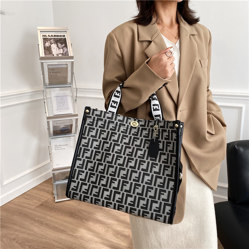 New fashion simple big hand letter trend women's tote large capacity shoulder bag, Brown
New fashion simple big hand letter trend women's tote large capacity shoulder bag, Brown