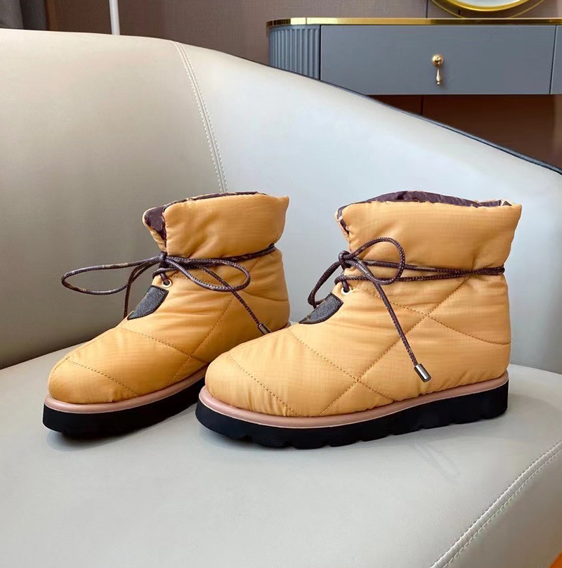 Women PILLOW Flat Down Shoes Designers Platform Ankle Boots High Quality Winter Print Falts Eiderdown Lace-up Snow Boot With Box 330, Socks
Women PILLOW Flat Down Shoes Designers Platform Ankle Boots High Quality Winter Print Falts Eiderdown Lace-up Snow Boot With Box 330, Socks