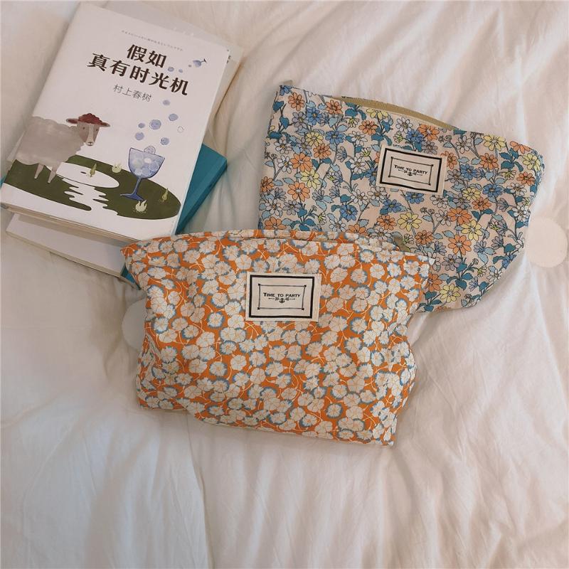 Retro Floral Cosmetic Bag Large Capacity Travel Toiletry Women Make Up Organzier Case Girls Beauty Pouch Necesserie Storage Bags & Cases
Retro Floral Cosmetic Bag Large Capacity Travel Toiletry Women Make Up Organzier Case Girls Beauty Pouch Necesserie Storage Bags & Cases