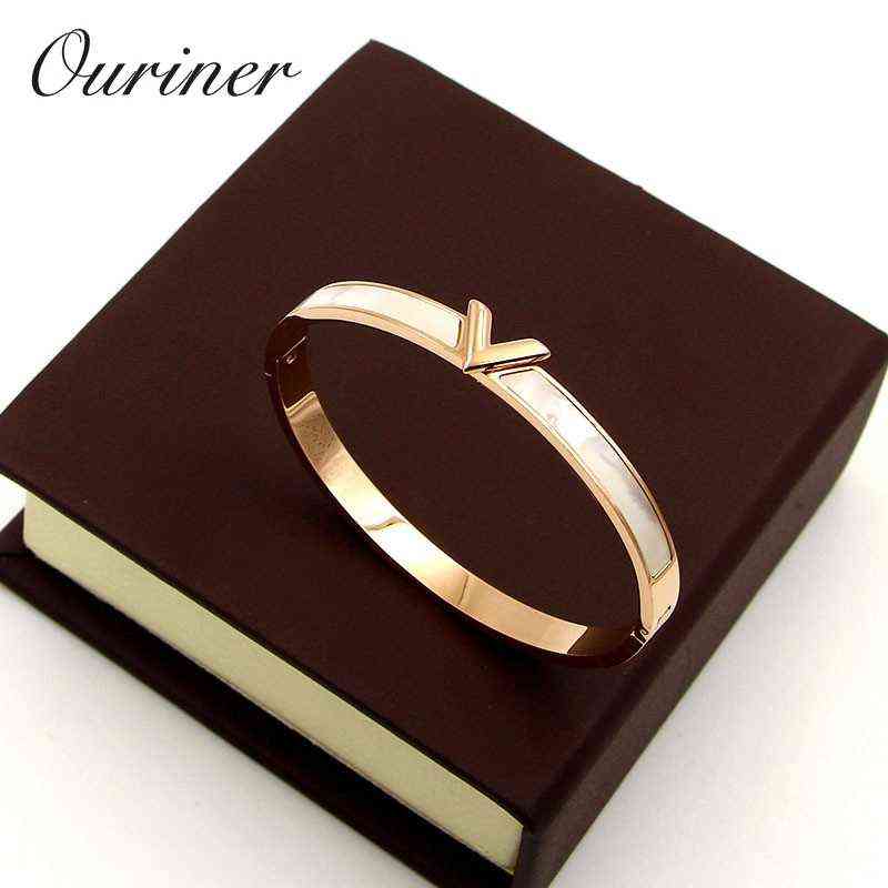 Luxury Brand Natural Shell v Shape Bracelet & Bangle for Women Men Charm Hollow Letter Love Silver-color Pulseiras K088-1
Luxury Brand Natural Shell v Shape Bracelet & Bangle for Women Men Charm Hollow Letter Love Silver-color Pulseiras K088-1