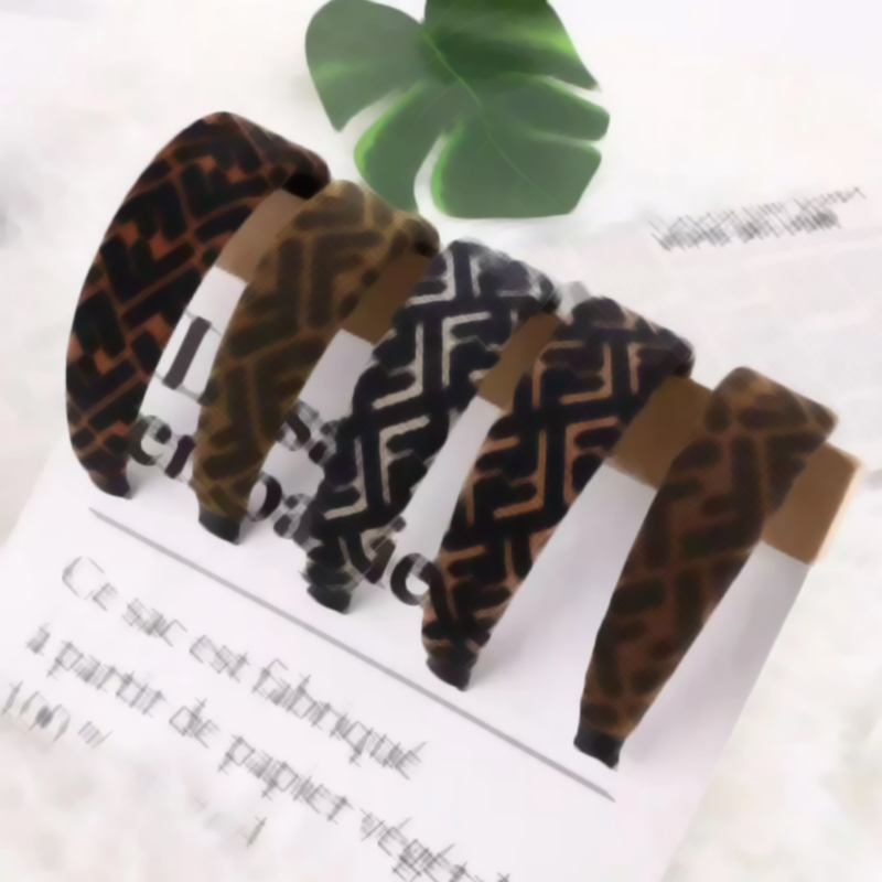 20colors Mixed Color Send Wholesale Headband Women Designer Letters Print Red Green Stripe Leather Wide Edge Bowknot Headwraps HairHoop Head, Silver
20colors Mixed Color Send Wholesale Headband Women Designer Letters Print Red Green Stripe Leather Wide Edge Bowknot Headwraps HairHoop Head, Silver