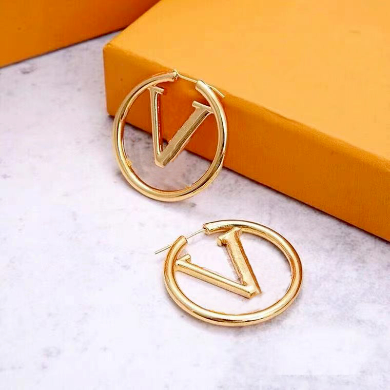 Designer Womens gold hoop earrings Retro Big Circle elegant High Quality Letter earring for lady Huggie female Jewelry lover gift, Golden;silver
Designer Womens gold hoop earrings Retro Big Circle elegant High Quality Letter earring for lady Huggie female Jewelry lover gift, Golden;silver