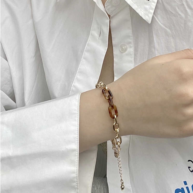 Vintage Stitching Design Acrylic Leopard Print Bracelets for Woman 2021 New Fashion Bracelet & Bangles Elegant Statement Jewelry Q0719
Vintage Stitching Design Acrylic Leopard Print Bracelets for Woman 2021 New Fashion Bracelet & Bangles Elegant Statement Jewelry Q0719