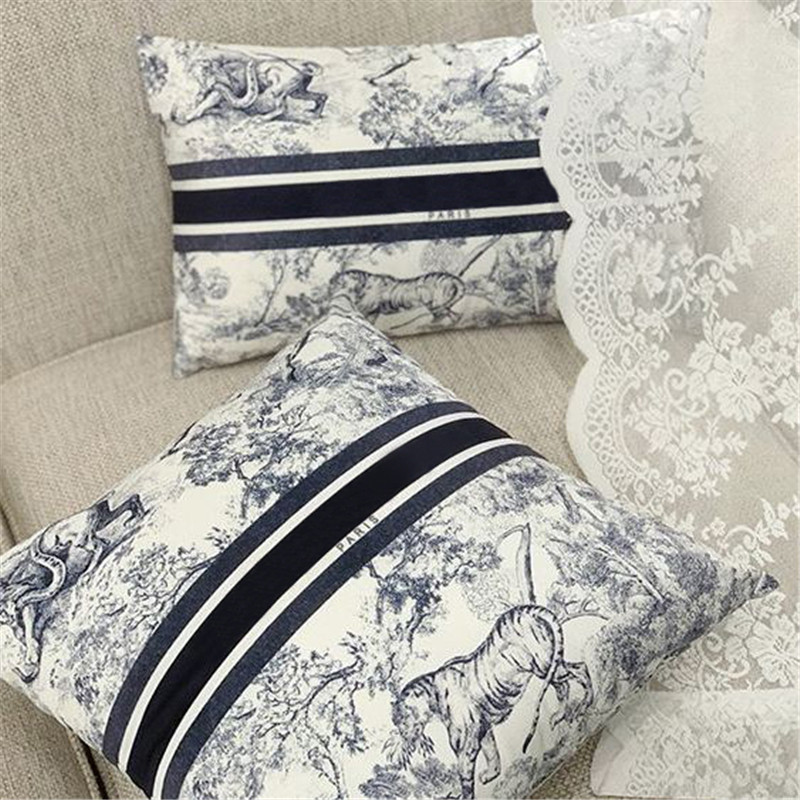 

Designer Cushion Household Items Decorative Throw Pillow Luxury Brand Letter D Fashion Cushions Cotton Covers Body Pillows Home Furnishings, Heart