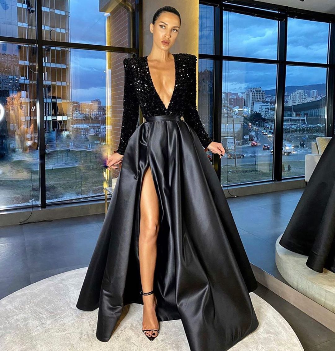 Sexy Side Split Black Prom Dresses 2022 Deep V Neck Sparkly Sequined Top Long Sleeve Floor Length Pageant Party Gowns Formal Evening Dress
