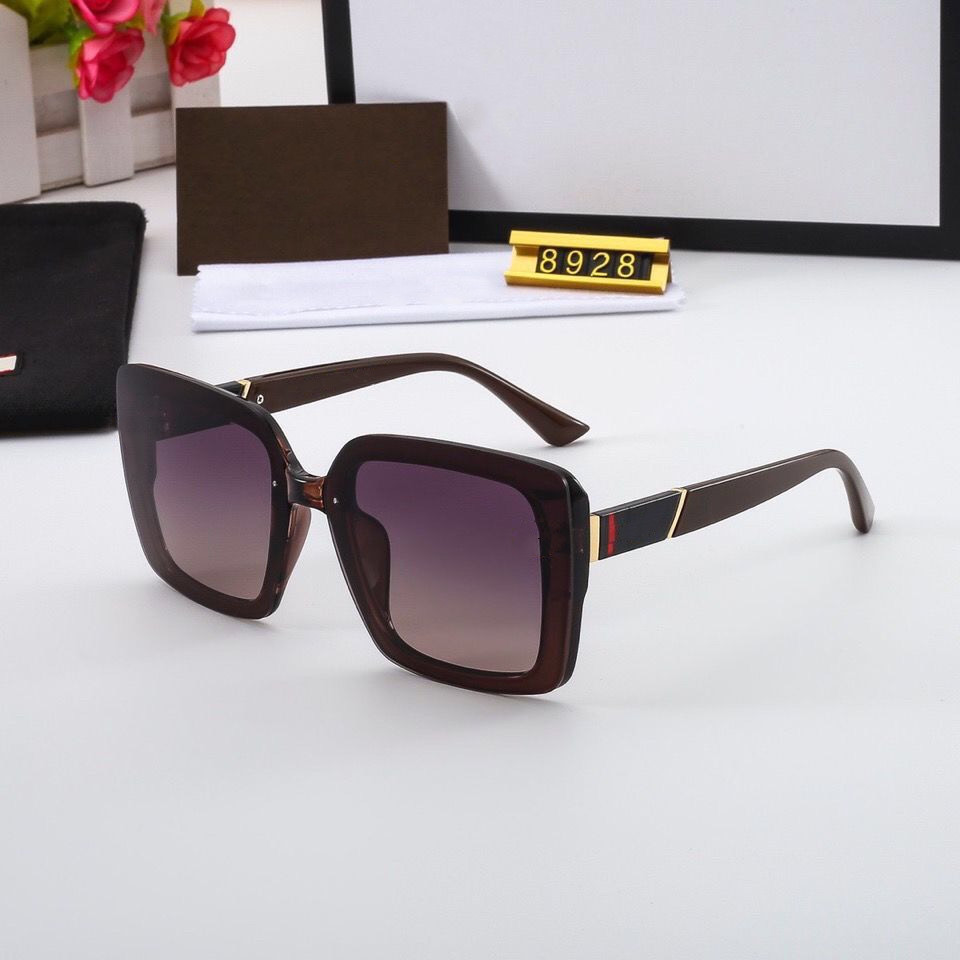Designer Sunglasses luxury Eyeglasses Outdoor Shades PC Frame Fashion Classic Lady luxury Sunglasses Mirrors for Women
Designer Sunglasses luxury Eyeglasses Outdoor Shades PC Frame Fashion Classic Lady luxury Sunglasses Mirrors for Women