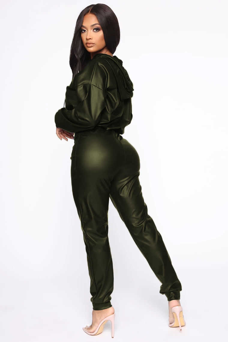 Winter Women sets Hooded Full Sleeve Crop Top Pants Suit Two Piece Set Casual PU Leather Fitness Tracksuits GL2052 211007