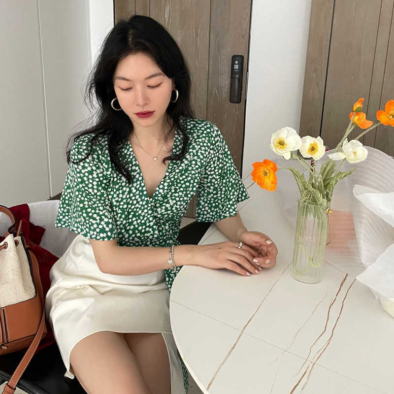LY VAREY LIN Summer Women Vintage V-neck Flora High Waist Short Tops Casual Butterfly Sleeve Bandage Green Female Shirts 210526