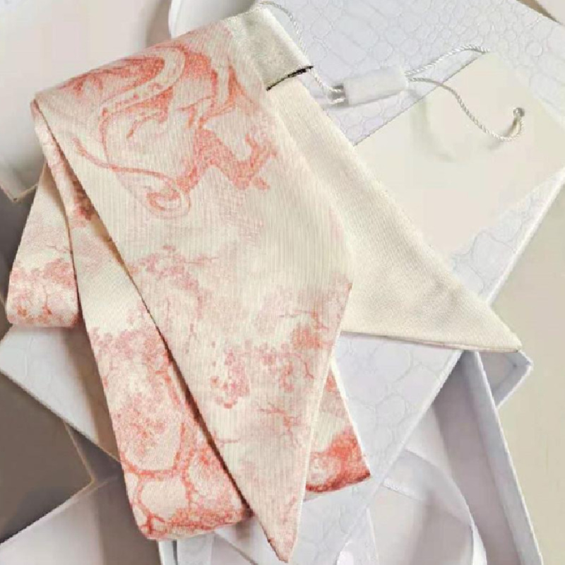 designer design Woman's Scarf, letter copy Handbag Scarves, Neckties, Hair bundles ,silk material Wraps 6*100
designer design Woman's Scarf, letter copy Handbag Scarves, Neckties, Hair bundles ,silk material Wraps 6*100