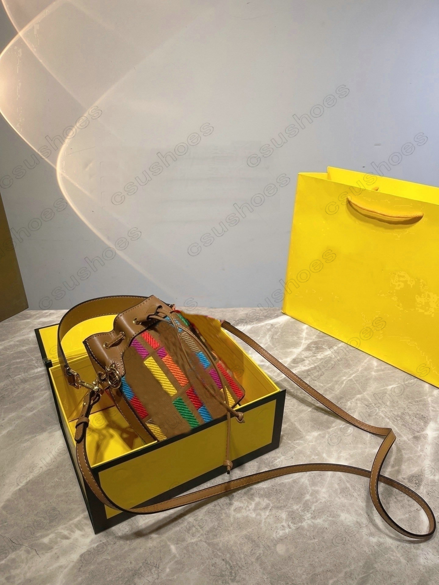 MON TRESOR Perforated Bucket Bag ROMA Womens Multicolor Handbags BB bags Black Fashion Knitting Designer Luxurys Purses Leather Embroider Shoulder Bag, Customize
MON TRESOR Perforated Bucket Bag ROMA Womens Multicolor Handbags BB bags Black Fashion Knitting Designer Luxurys Purses Leather Embroider Shoulder Bag, Customize