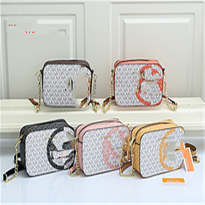 Fashion flowers designer zipper wallets luxurys Men Women leather bags High Quality Classic Letters coin Purse Original Box Plaid card holder, Black
Fashion flowers designer zipper wallets luxurys Men Women leather bags High Quality Classic Letters coin Purse Original Box Plaid card holder, Black