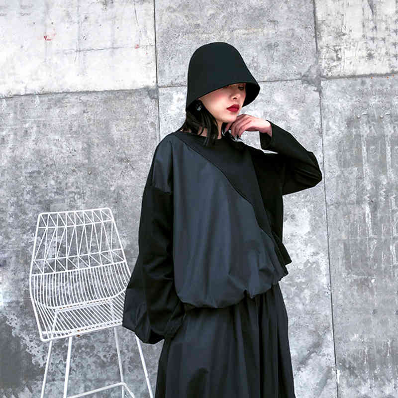 EAM Women Contrast Color Pleated Split Big Size Tshirt Round Neck Long Sleeve Fashion Spring Autumn 1R1 210406