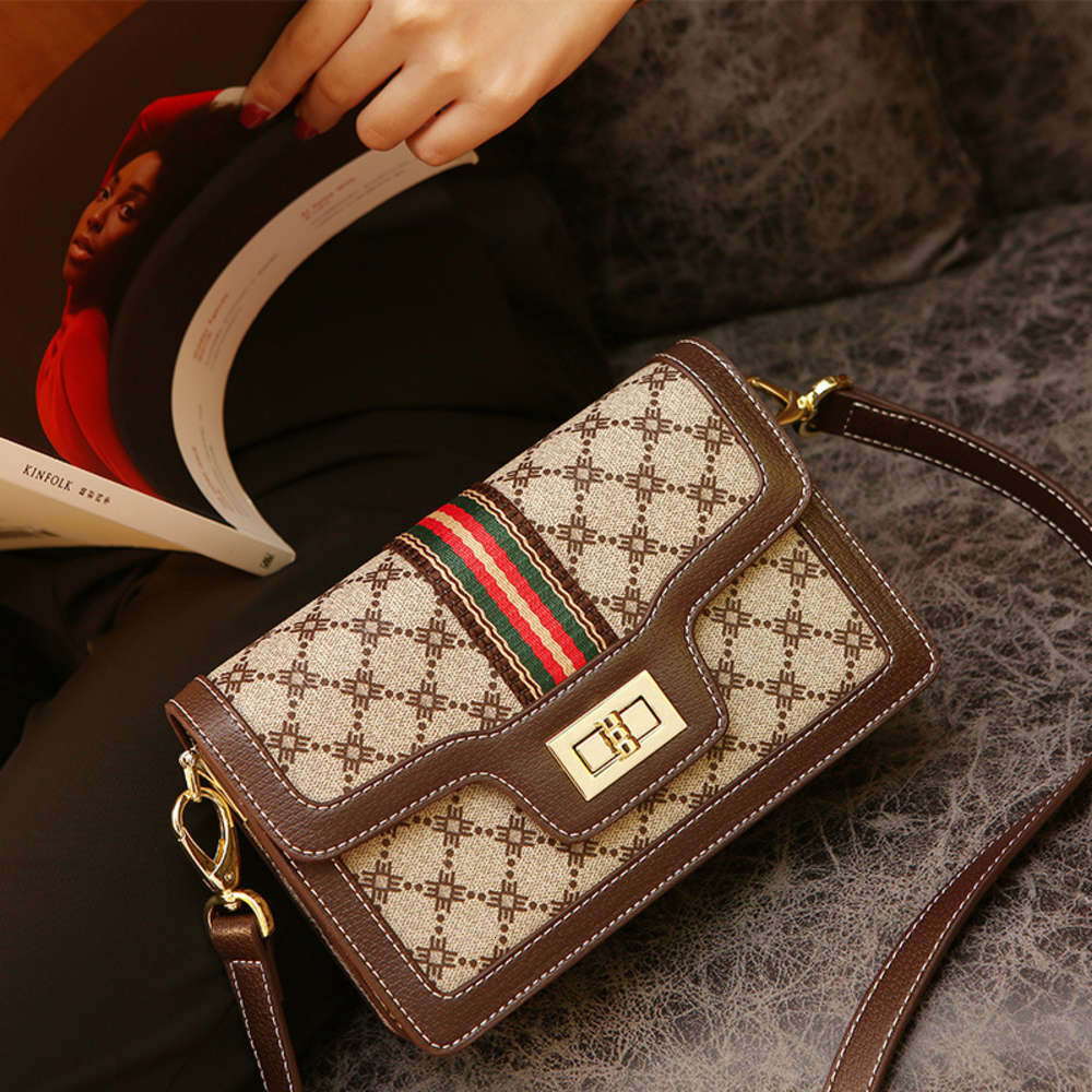 HBP Fashion Bag women's small bag 2021 new lock square autumn and winter fashion slung trend, Red
HBP Fashion Bag women's small bag 2021 new lock square autumn and winter fashion slung trend, Red