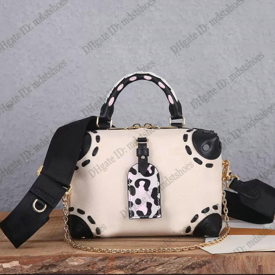 Leopard Animal Print PETITE MALLE SOUPLE Flap Designer Bags Women Luxurys Handbag Handle Bag Wild at Heart Series
Leopard Animal Print PETITE MALLE SOUPLE Flap Designer Bags Women Luxurys Handbag Handle Bag Wild at Heart Series