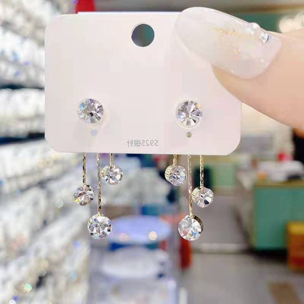 earrings South Korea East Gate fashion diamond tassel two Earrings Fashion chaochaoxian silver needle earrings, Golden
earrings South Korea East Gate fashion diamond tassel two Earrings Fashion chaochaoxian silver needle earrings, Golden