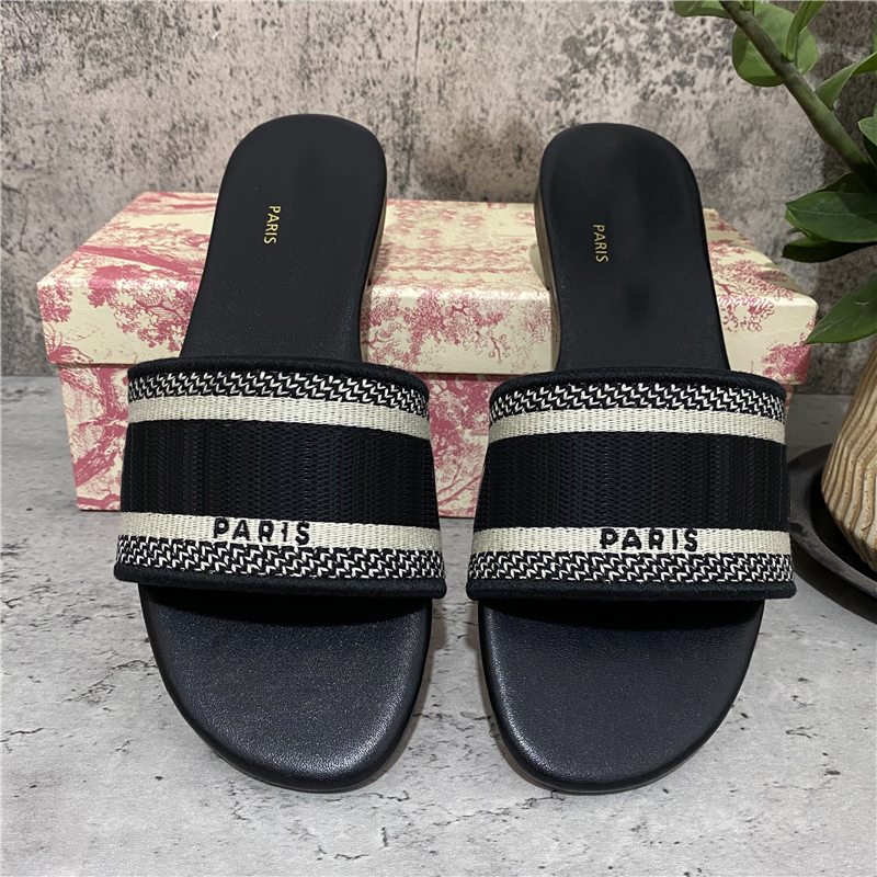 High Qualiy Womens Slippers Shoes Slide Summer Fashion Wide Flat Slipper Sandals Flip Flop With Box Size 36-45, Colour-19
High Qualiy Womens Slippers Shoes Slide Summer Fashion Wide Flat Slipper Sandals Flip Flop With Box Size 36-45, Colour-19