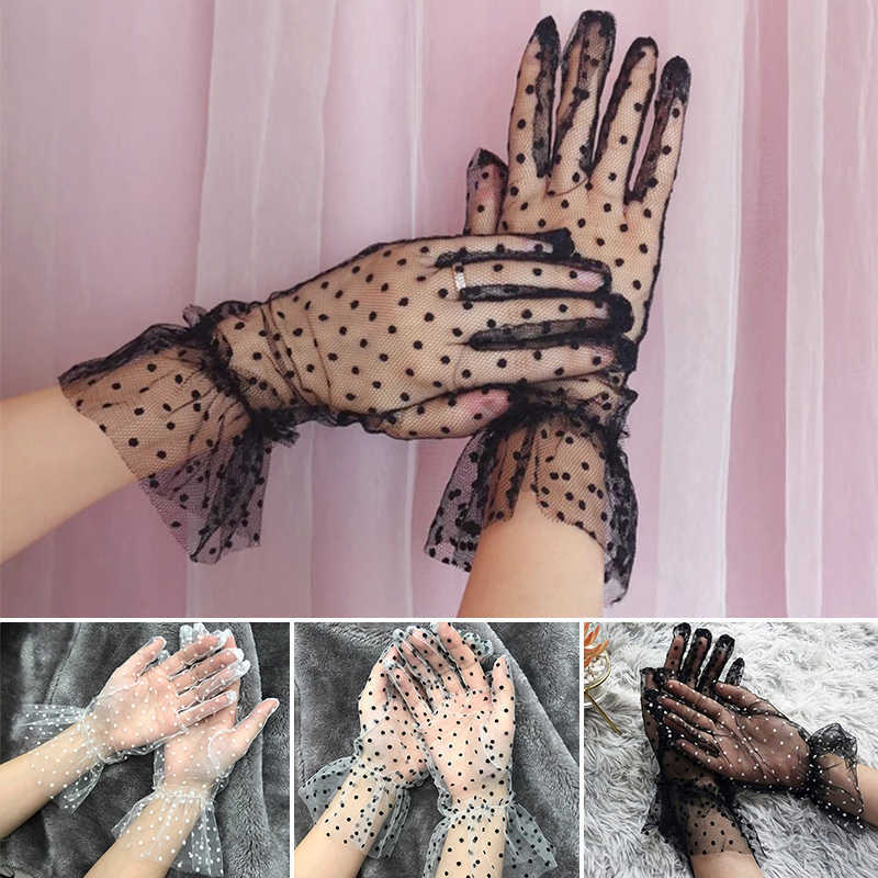Women Summer Sexy Lace Gloves Mesh Hollow Breathable Sunscreen Paragraph Ladies Elasticity Transparent Gloves Y0827
Women Summer Sexy Lace Gloves Mesh Hollow Breathable Sunscreen Paragraph Ladies Elasticity Transparent Gloves Y0827