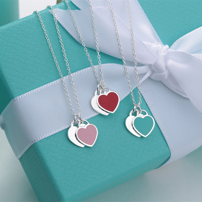 Designer T Necklace for women double heart pure silver pendant blue red pink necklaces with high-end packaging Christmas Engagement Gift
Designer T Necklace for women double heart pure silver pendant blue red pink necklaces with high-end packaging Christmas Engagement Gift