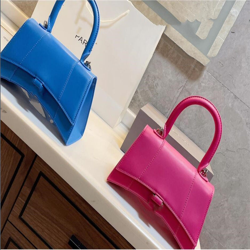 Fashion 2021 Luxurys Famous Designers Shoulder Bags Womens Lady Cosmetic Toiletry Women Totes Handbag Purses Classic Crossbody Bag Tote #30
Fashion 2021 Luxurys Famous Designers Shoulder Bags Womens Lady Cosmetic Toiletry Women Totes Handbag Purses Classic Crossbody Bag Tote #30