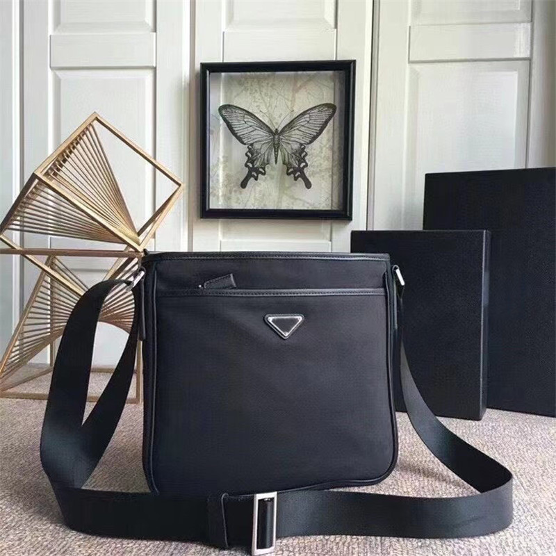 2021 Global classic luxury package Canvas bag leather cowhide men's shoulder large bag best quality handbag 797 size 27cm 26cm 6cm, Black
2021 Global classic luxury package Canvas bag leather cowhide men's shoulder large bag best quality handbag 797 size 27cm 26cm 6cm, Black