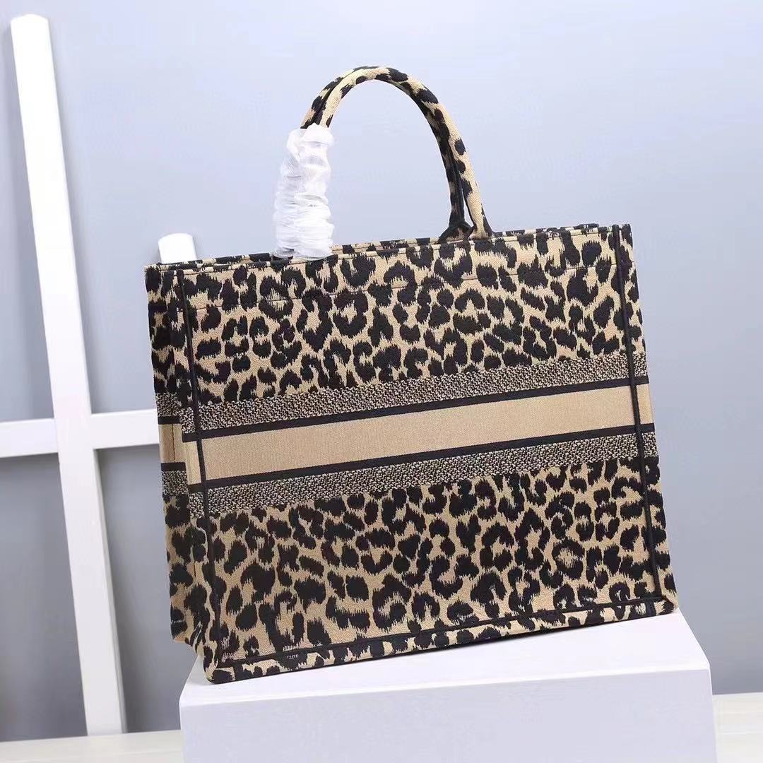 Customizable name top quality Classic Colorful Book Totes bag Luxurys Designers handbag embroidered bags large capacity Travel Canvas shopping handbags 02
Customizable name top quality Classic Colorful Book Totes bag Luxurys Designers handbag embroidered bags large capacity Travel Canvas shopping handbags 02
