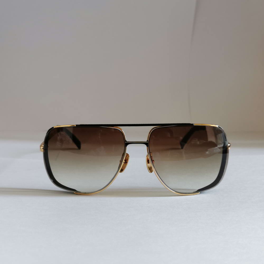 Special Sunglasses Metal Gold Black Frame Brown Gradient Lens Men Midnight Sun Glasses 2010 Sonnenbrille hip hop Eye Wear with box
Special Sunglasses Metal Gold Black Frame Brown Gradient Lens Men Midnight Sun Glasses 2010 Sonnenbrille hip hop Eye Wear with box