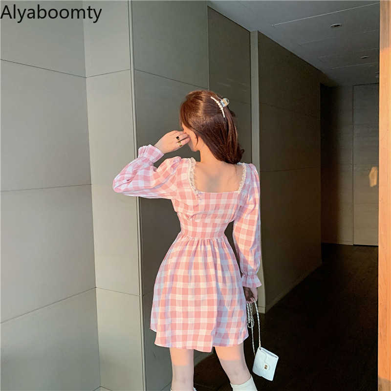 Japanese Autumn Women Mini Lolita Dress Square Collar With Lace Pink Plaid Beading Dress Flare Sleeve Cute Kawaii Feminine Dress 210729