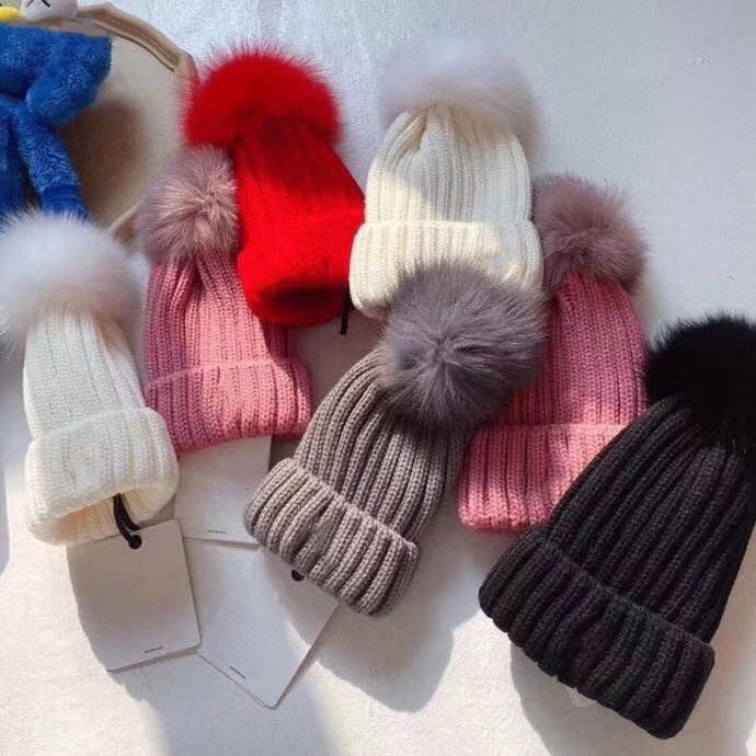 Classic Pompon Knitted Hat Men Women Casual Outdoor Letters Cold Hats Child Warm Wool Skull Caps with High Quality, Price difference
Classic Pompon Knitted Hat Men Women Casual Outdoor Letters Cold Hats Child Warm Wool Skull Caps with High Quality, Price difference