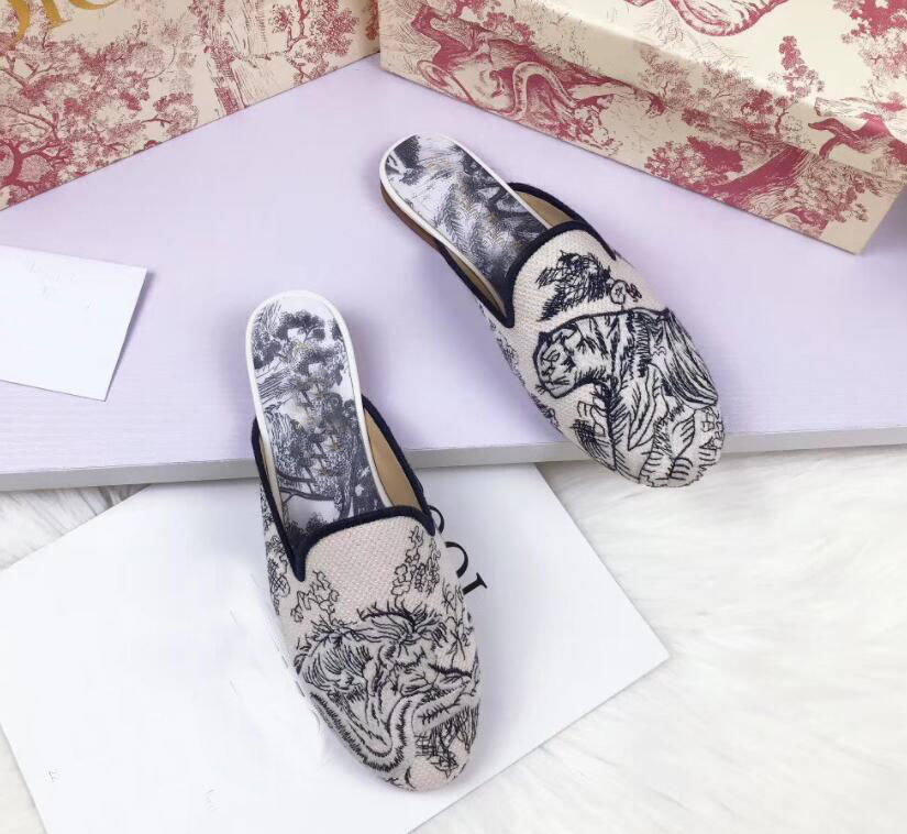 Luxury Designer Dway Off Sandals Mule Embroidered Cotton Toile De Jouy Blue,Red Women's Slipper Summer Fashion Ladys Flip Flops, Black
Luxury Designer Dway Off Sandals Mule Embroidered Cotton Toile De Jouy Blue,Red Women's Slipper Summer Fashion Ladys Flip Flops, Black