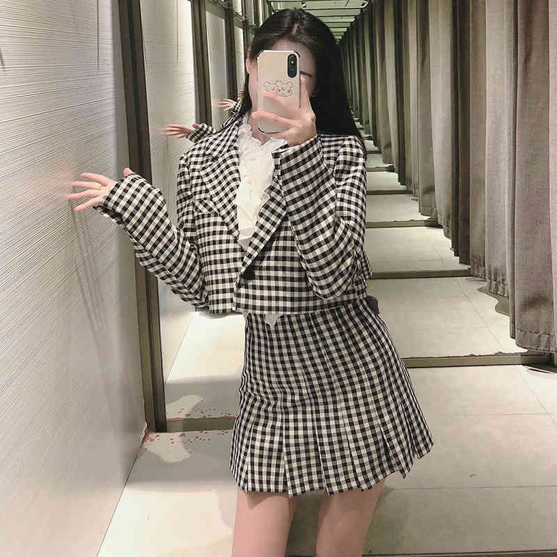 Women Black And White Plaid Cropped Top Blazer Single Button Elegant Chic Checked Suit Jacket Fashion Ladies Coat 210521