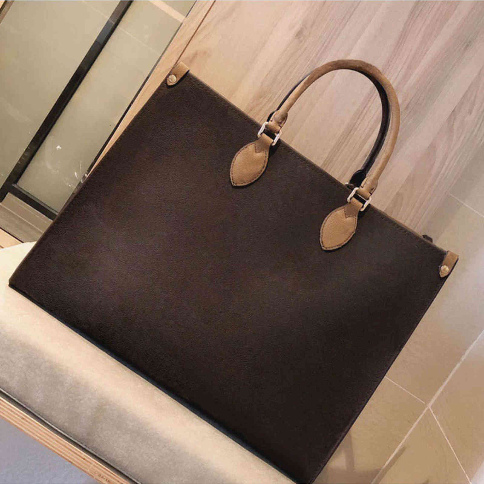 7A Luxury top quality new bag women brand luxurys design totes flowers handbags large size Genuine Leather come with box and Silk scarves1th, Black
7A Luxury top quality new bag women brand luxurys design totes flowers handbags large size Genuine Leather come with box and Silk scarves1th, Black
