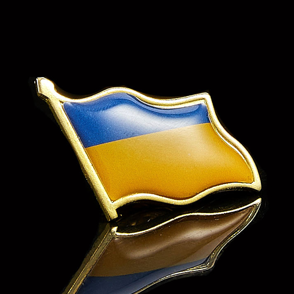 30pcs Ukraine Country Flag Craft Waving 3D Lapel Hat Cap Tie Pin Badge Republic Brooch ism Pride9297347