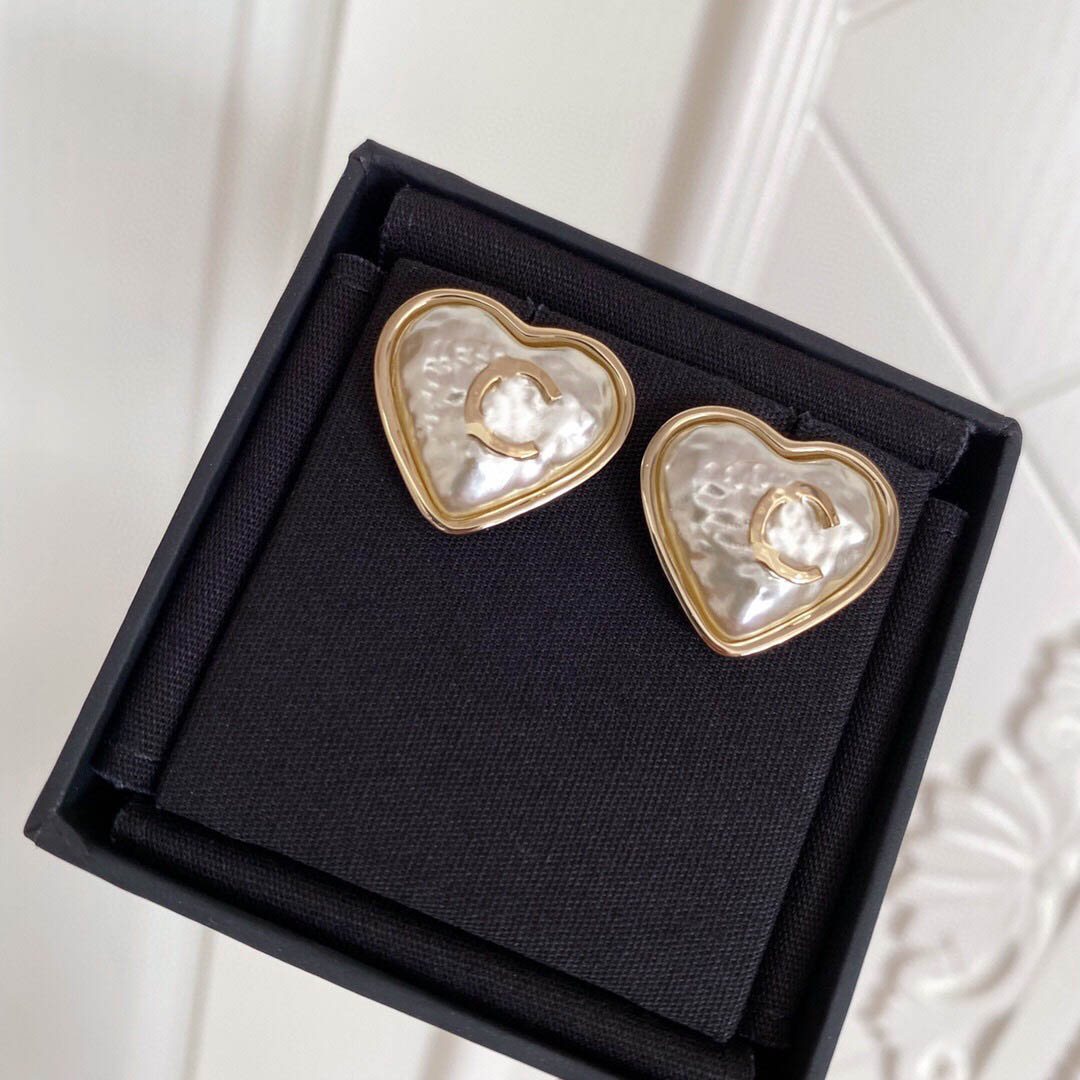 2022 Top quality Charm dangle large size heart shape stud earring in 18k gold plated for women wedding jewelry gift have box Stamp PS7486
2022 Top quality Charm dangle large size heart shape stud earring in 18k gold plated for women wedding jewelry gift have box Stamp PS7486