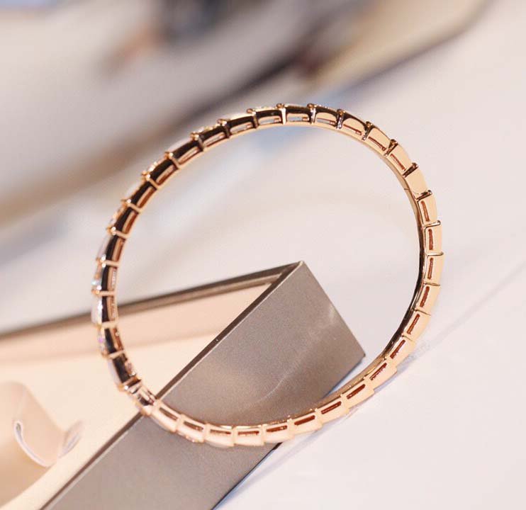 V gold material newest design bracelet with diamomd and nature shell for women party engagement jewelry gift PS3732