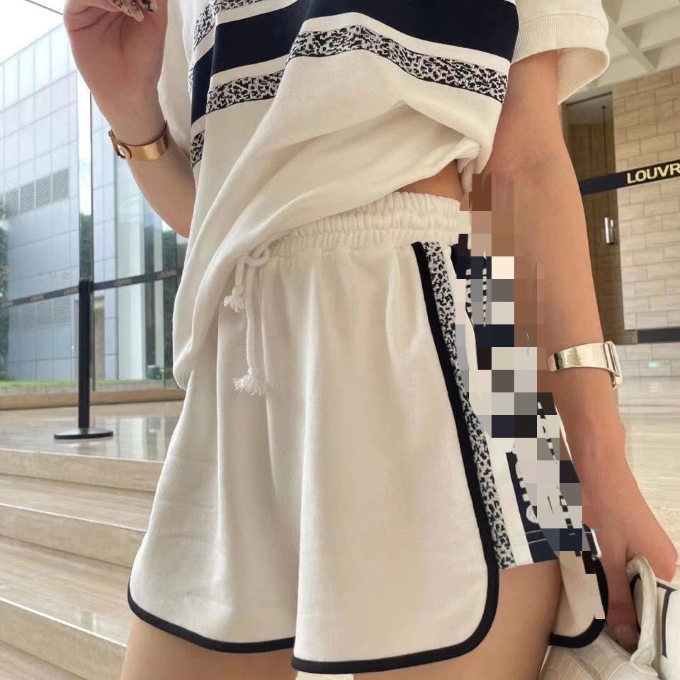 Summer new leopard print hooded short sleeve high waist elastic embroidery casual slim and wide leg Shorts Set, White
Summer new leopard print hooded short sleeve high waist elastic embroidery casual slim and wide leg Shorts Set, White