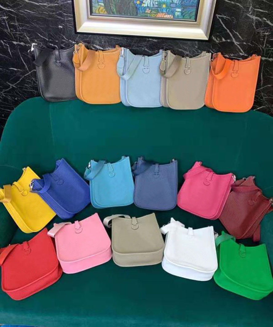 Women Luxurys Designers Bags 2021 Handbags High quality CrossBody Bag Designer handbag real Leather mini size Purses Shoulder, Grey
Women Luxurys Designers Bags 2021 Handbags High quality CrossBody Bag Designer handbag real Leather mini size Purses Shoulder, Grey
