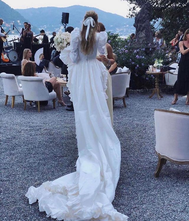 Hi Lo A Line Wedding Dress Tiered Ruffles V Neck Long Sleeve Tutu Bride Dresses Modern Zipper Back Bridal Gowns robes de mariée