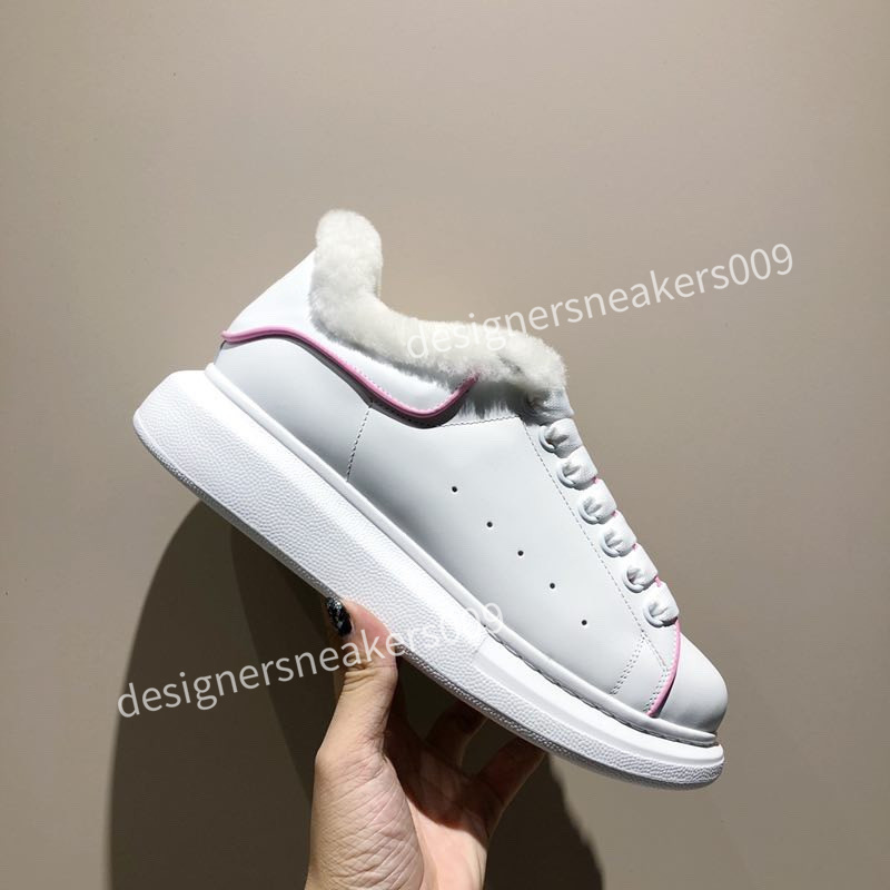 Winter 2021 new mens Womens embossed lacing middle boots flat heel middle boot Good leather luster Round head, 01
Winter 2021 new mens Womens embossed lacing middle boots flat heel middle boot Good leather luster Round head, 01