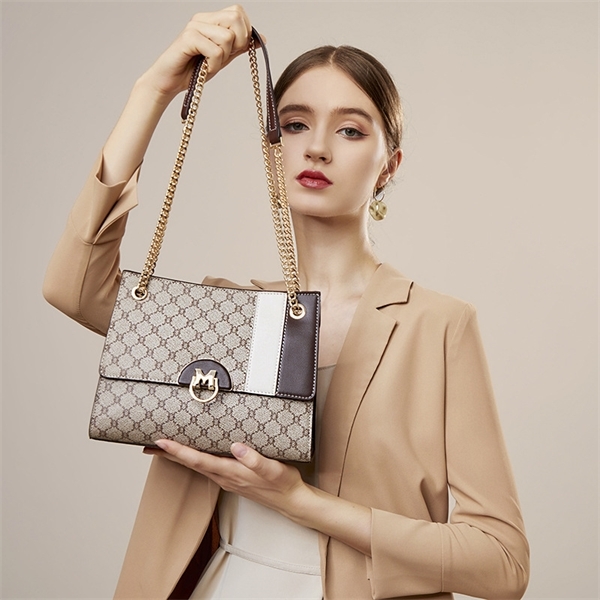 Minority female new fashion printed small square bag chain Single Shoulder Messenger Bag Purse Outlet, Lingge grey coffee
Minority female new fashion printed small square bag chain Single Shoulder Messenger Bag Purse Outlet, Lingge grey coffee