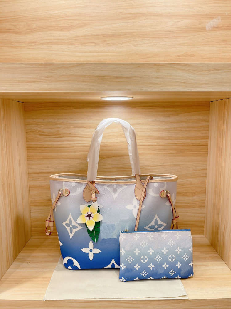 Blue summer high-quality luxury brand leather shopping bag designer floral 2021 fashion trend shoulder strap bucket bags lady, Do not shoot the supplementary freight l
Blue summer high-quality luxury brand leather shopping bag designer floral 2021 fashion trend shoulder strap bucket bags lady, Do not shoot the supplementary freight l