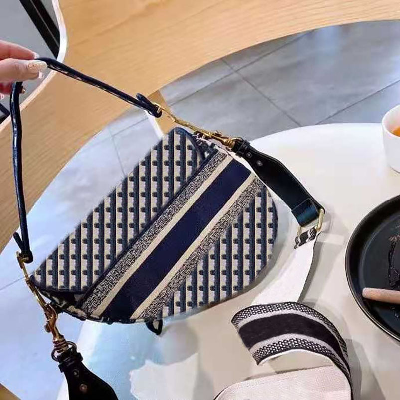 2021 new luxury famous brand ladies bag retro messenger bag handbag star celebrity inspiration embroidery shoulder bag, Blue with box
2021 new luxury famous brand ladies bag retro messenger bag handbag star celebrity inspiration embroidery shoulder bag, Blue with box