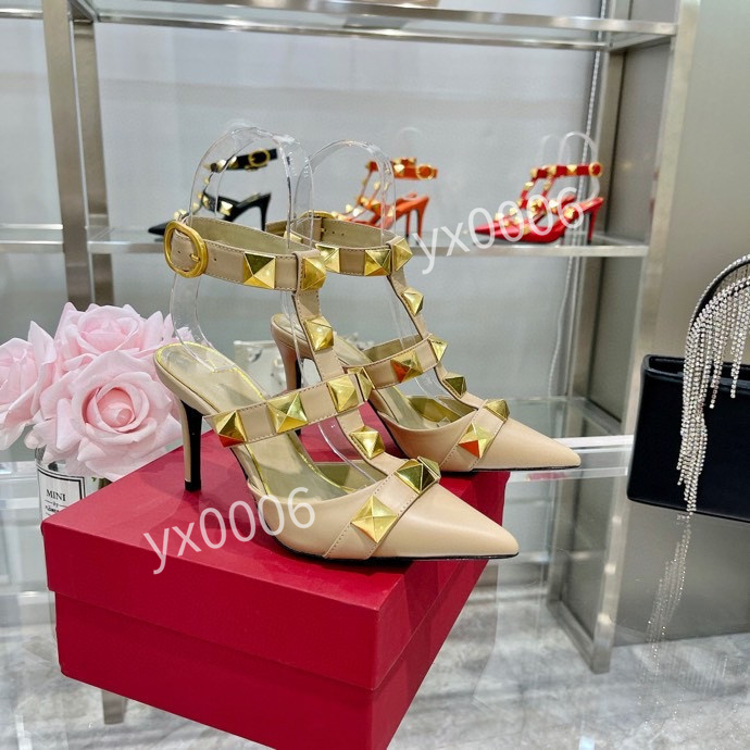 2021 Top quality luxury designer shoes casual sneakers breathable Calfskin with floral embellished rubber outsole White silk sport yh211225, Choose the color
2021 Top quality luxury designer shoes casual sneakers breathable Calfskin with floral embellished rubber outsole White silk sport yh211225, Choose the color