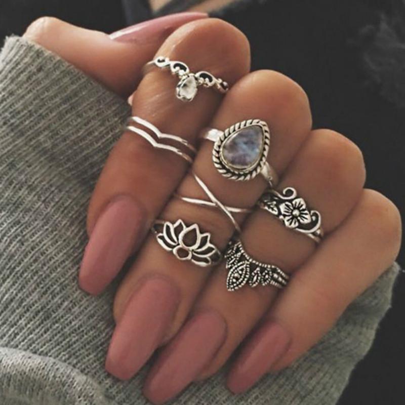 Cluster Rings 7pcs/set Boho Vintage Midi Ring For Women Antique Silver Color Carved Hollow Lotus Water Drop Gem Joint Set
Cluster Rings 7pcs/set Boho Vintage Midi Ring For Women Antique Silver Color Carved Hollow Lotus Water Drop Gem Joint Set