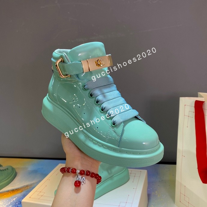 2022 Brand Luxury Man Shoes Fashion Genuine Leather Woman Sneakers Glimmer Lace up Flat Large Sneaker Platform Designer size35-46 yn200715, 10
2022 Brand Luxury Man Shoes Fashion Genuine Leather Woman Sneakers Glimmer Lace up Flat Large Sneaker Platform Designer size35-46 yn200715, 10