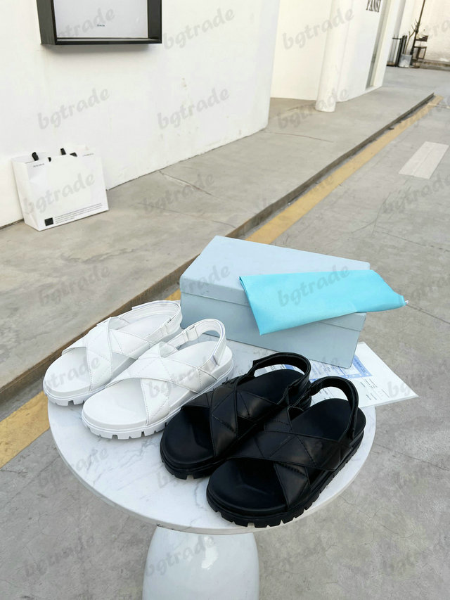 Designer Quilted Double Strap Sandal Soft Luxury Lambskin Lleather Womens Casual Sandals Tonal Triangle logo carved lug sole Flat Shoe
Designer Quilted Double Strap Sandal Soft Luxury Lambskin Lleather Womens Casual Sandals Tonal Triangle logo carved lug sole Flat Shoe