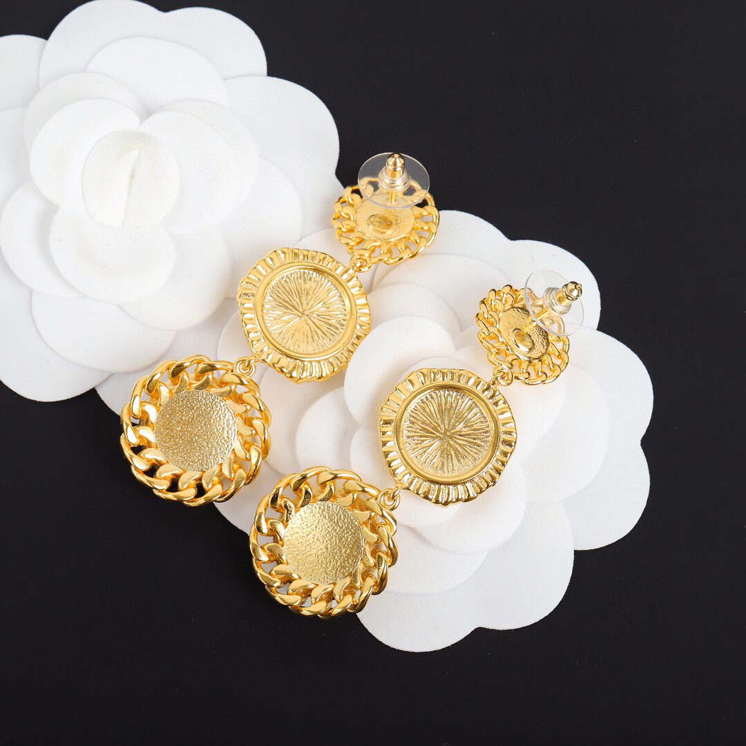 2021 Fahsion style Charm drop three round shapes earring with white shell and hollow design for women wedding jewelry gift have stamp box PS4587
2021 Fahsion style Charm drop three round shapes earring with white shell and hollow design for women wedding jewelry gift have stamp box PS4587