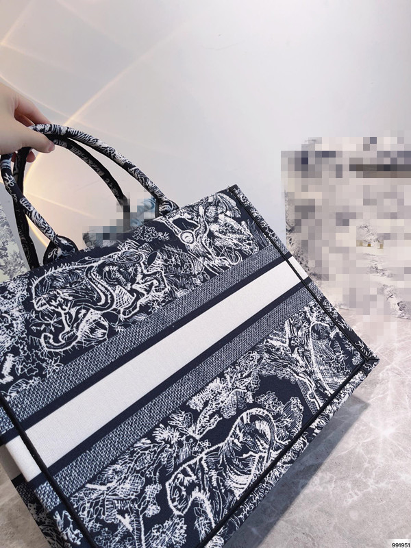 Designer Shopping Bag Embroidered canvas book tote High Quality Tote Bag Luxury Handbag Brand women bags Designer Shoulder Bag NB338, Red;black
Designer Shopping Bag Embroidered canvas book tote High Quality Tote Bag Luxury Handbag Brand women bags Designer Shoulder Bag NB338, Red;black