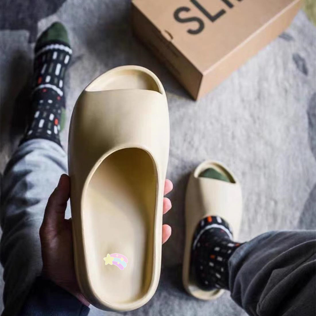 With Box 2021 Fashion Comfortable Slides Slippers Desert Sand Summer Brown Flat Men Women Beach Resin Slide Sandal Mens Slipper Size 36-45, Light green
With Box 2021 Fashion Comfortable Slides Slippers Desert Sand Summer Brown Flat Men Women Beach Resin Slide Sandal Mens Slipper Size 36-45, Light green